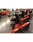 Snow throwers with petrol or electrical engines